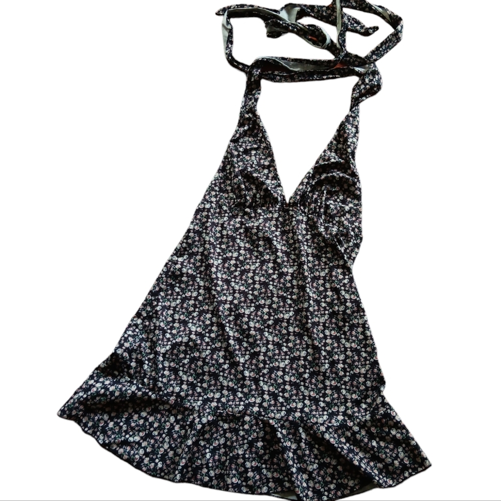 Halter‎ dress